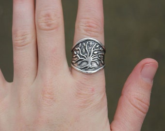 Pre-Owned Sterling Silver Size 8 Tree of Life Ring