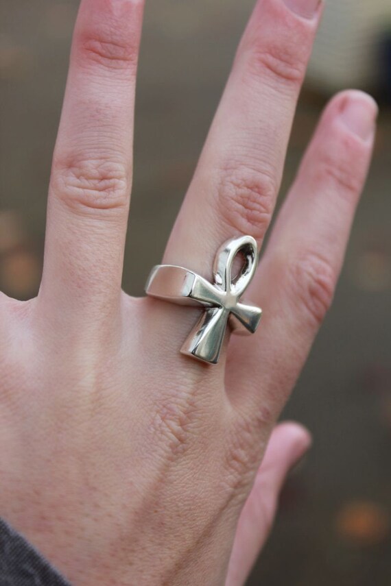 Pre-Owned Sterling Silver Size 7 Chunky Ankh Ring View 3