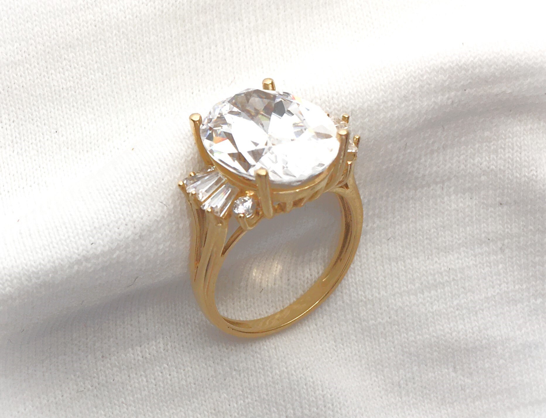 Estate 14K HEAVY 8.1g Yellow Gold LARGE Diamond CZ Ring Sz 8 Big