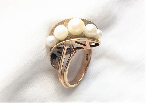 Estate 10k HEAVY Yellow Gold Genuine Pearl Ring 5… - image 1