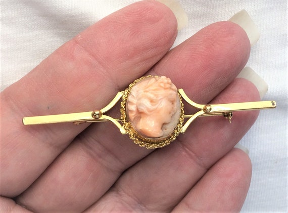 Estate 18k Yellow Gold Coral Vintage Bar Brooch P… - image 4