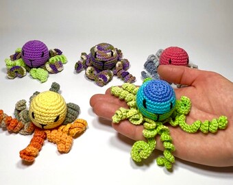 Knitted rattle toy for pets. knitted octopus for ferrets.Органический игрушечный звон осьминога для хорьков.