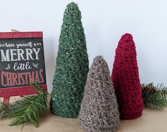 Rustic Christmas Tree Mantel Decoration, Set of 3, Farmhouse Holiday Home Decor Yarn Crochet Trees, Red Green Tray Display, Knit Pine Tree