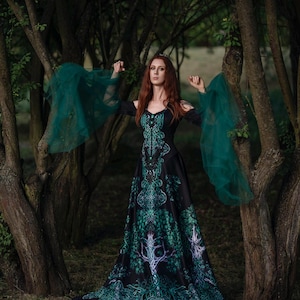 Celtic Tree of Life Wedding Dress – Green Black Fantasy Elven Gown Gothic