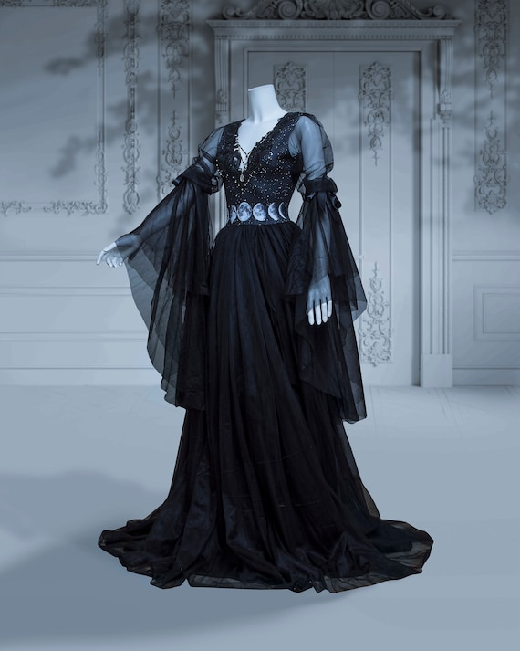 Moon Phases Wedding Dress  Gothic Black Tulle Gown With Train, Ball Gown,  Fairy Elven Fantasy Style, Halloween Wedding Dress - Etsy Sweden