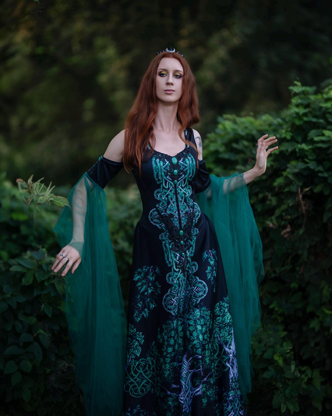 Celtic Tree of Life Wedding Dress - Green Black Fantasy Elven Gown Gothic Celtic Tree of Life Wedding Dress - Green Black Fantasy Elven Gown Gothic