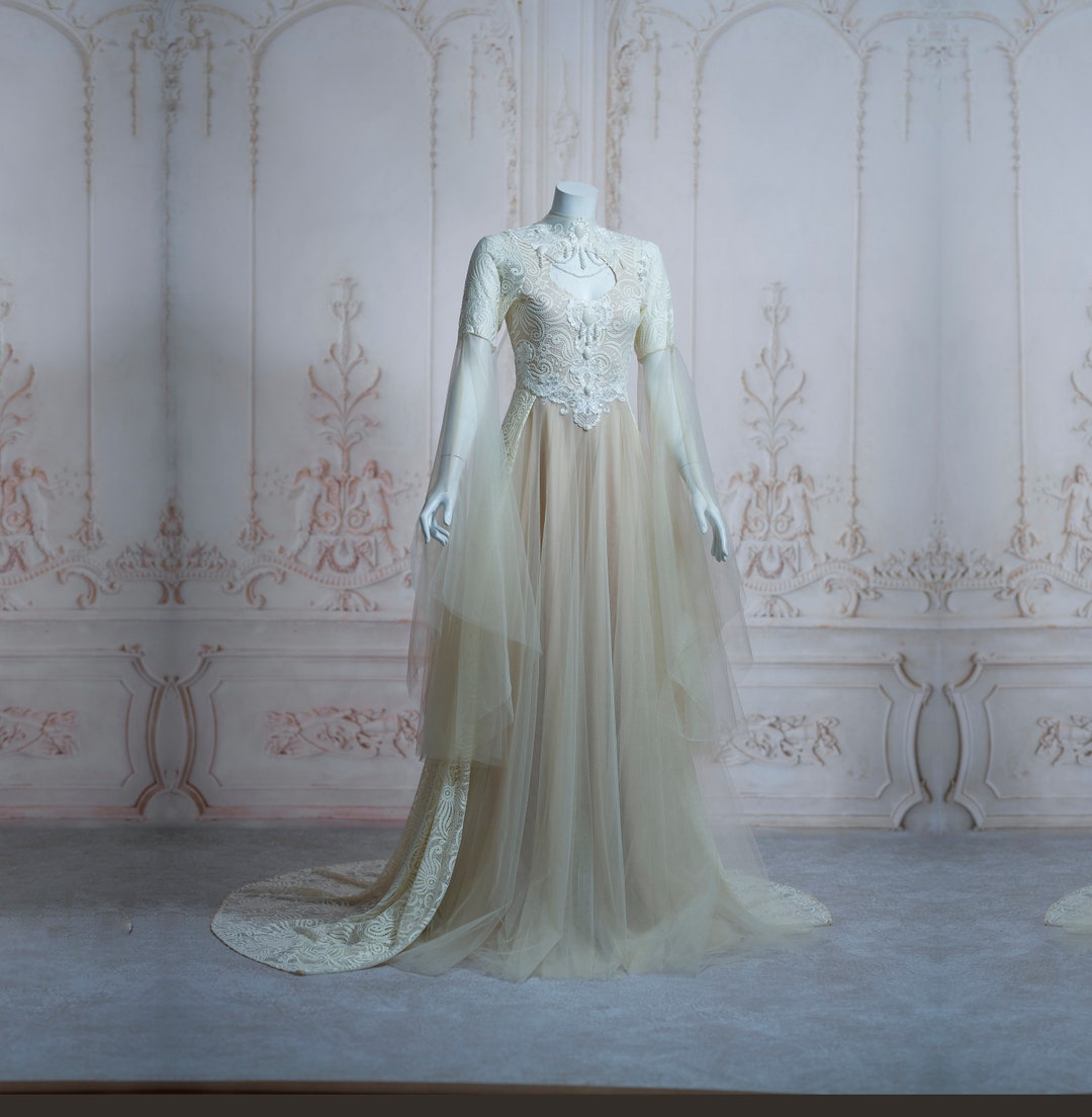Abito da sposa elfico fantasia medievale barocco perline pietre