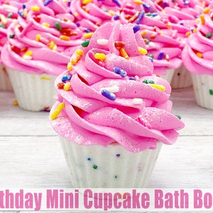 Birthday Bath Bomb, Cupcake Bath Bomb, Spa Birthday Gift her, Fizzy Cupcake, Birthday Gift Her, Birthday Cake Bath Bomb, Bath Bomb Gift Set
