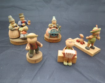 Vintage Wooden Figurines- Possible Place Card Holders or Shelf Family