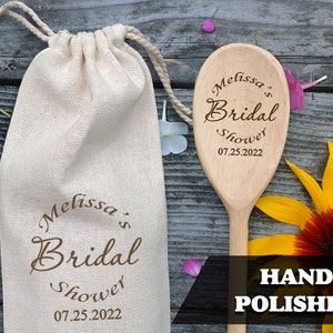 Cuillère en bois gravée en cadeau pour la mariée