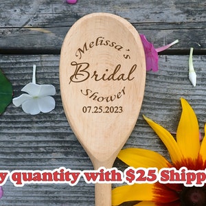 Cuillère en bois gravée en cadeau pour la mariée