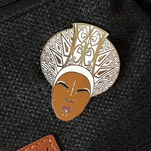 Emaille pin Queen Ramonda: Wakanda Forever, geïnspireerd op MCU
