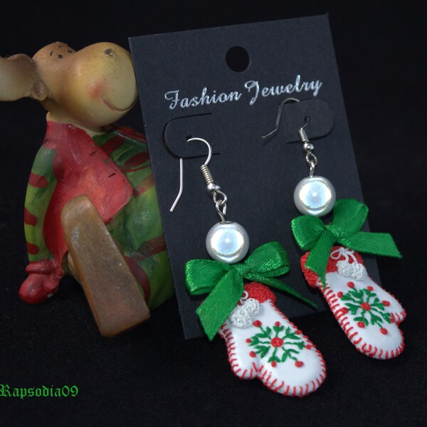 Jewelry Jewelry Earrings Earrings Gloves with embroidery Christmas Polymer clay earrings Green red jewelry