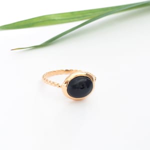 925 silver gold-plated ring set with an oval cabochon onyx