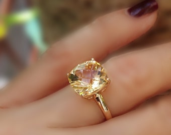 Bague Solitaire argent doré or rose sertie d'une très belle citrine coussin