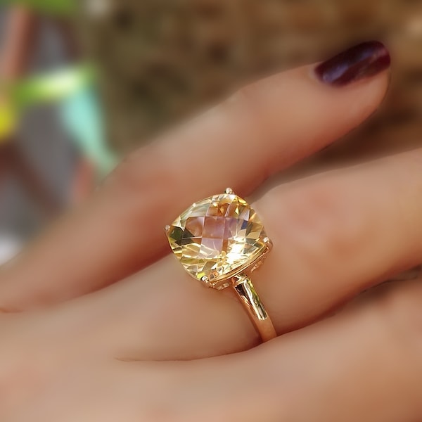 Solitaire ring in rose gold and silver set with a very beautiful cushion citrine