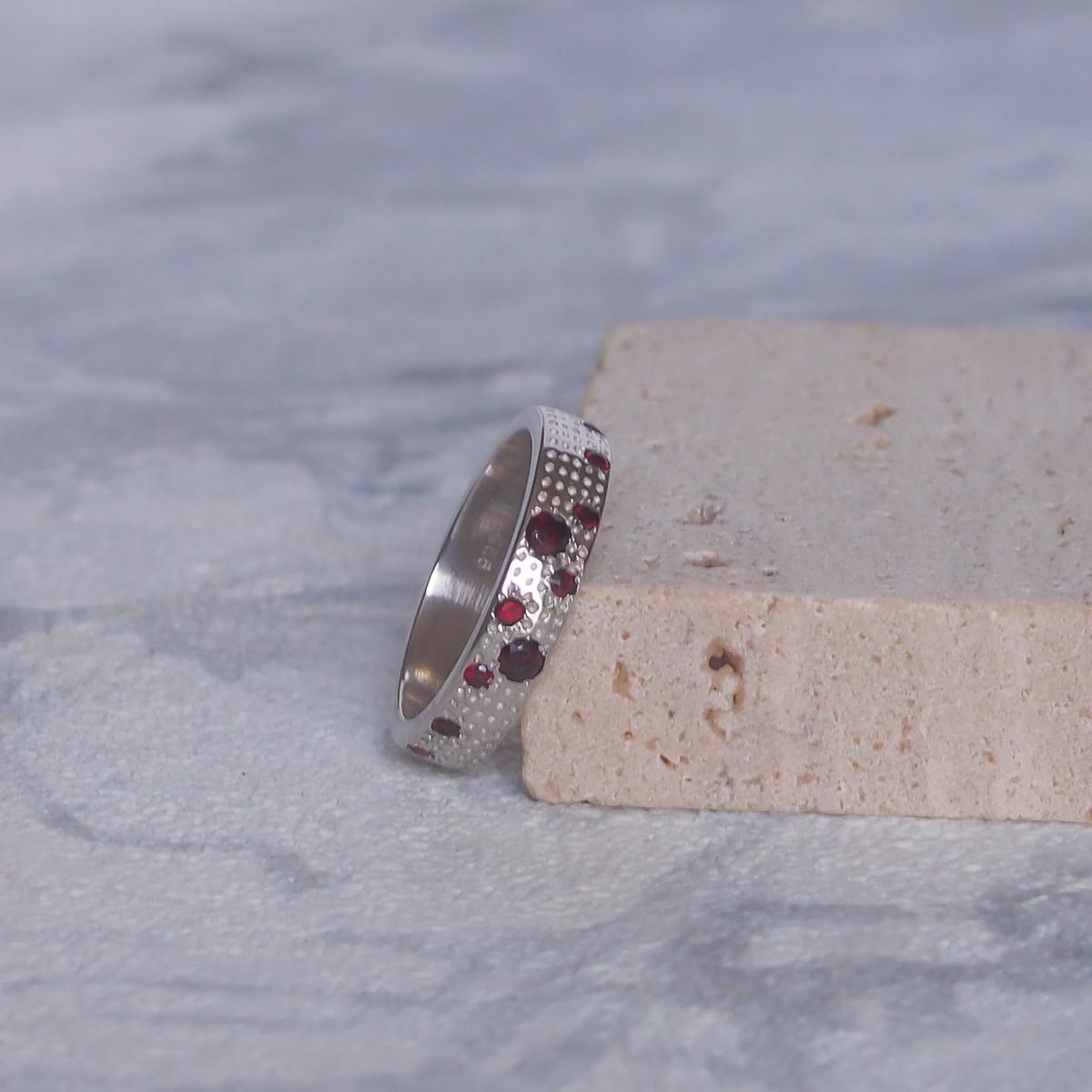Bague Carador joaillerie pierre rouge carrée argent 925/000