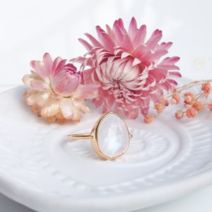 Gold-plated 925 silver ring, rose-cut moonstone and diamond