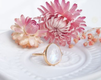 Gold-plated 925 silver ring, rose-cut moonstone and diamond