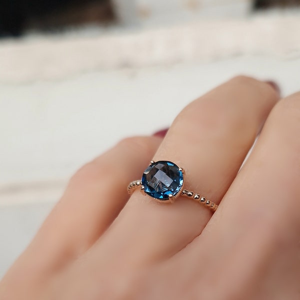 Bague argent doré or rose et topaze blue london ronde taille briolette