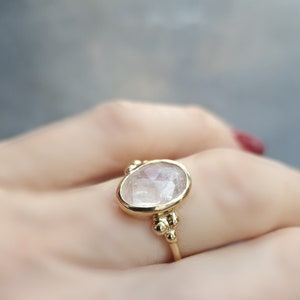 Women's ring in 925 silver and rose-cut moonstone