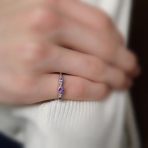 925 rhodium-plated silver ring set with small amethysts