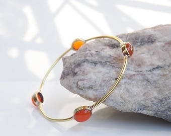 Gold-plated brass bangle bracelet with 4 cabochon carnelian stones