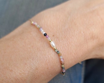 Bracelet cordon tourmaline multicolore et perle blanche