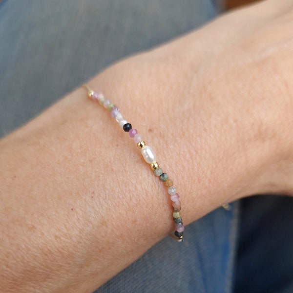 Bracelet cordon tourmaline multicolore et perle blanche