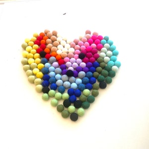 Guirnalda de bolas de fieltro multicolor, guirnalda de pompones, decoración de guardería, decoración de guardería, nuevo regalo para bebés imagen 7