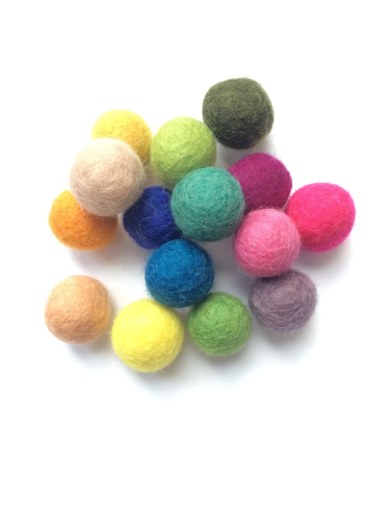 Contemporary Unisex Felt Ball Nursery Mobile//multi-coloured cot mobile, newborn gift, nursery mobile, crib mobile, babyshower gift image 4