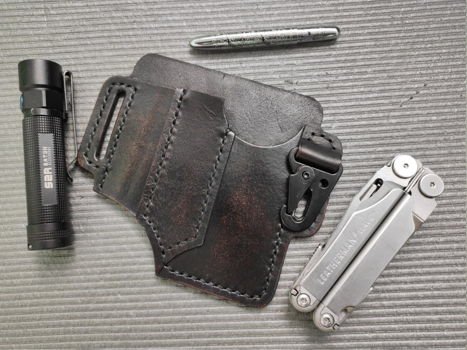 EDC leather belt pouch with keyholder. Pouch for Leatherman Etsy