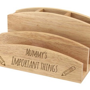Organizador de escritorio y cartas de madera personalizado