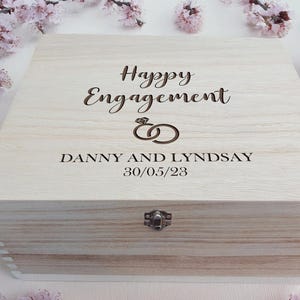 Caja de madera con recuerdo de compromiso personalizado, regalo de compromiso