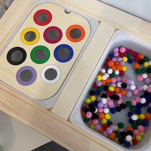 Mesa de clasificación de colores FLISAT/TROFAST. Mesa de juego sensorial. IKEA. Natural Children Sensory. Actividad educativa para aprender los colores para niños