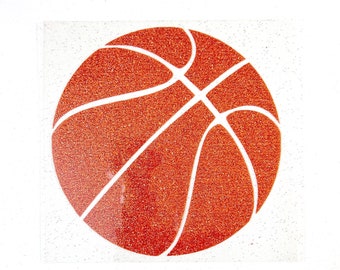 Op de afbeelding: Een rond, oranje glitter basketbalontwerp met witte lijnen. De basketbalafbeelding staat op een transparante, vierkante achtergrond. De afbeelding staat tegen een witte achtergrond.