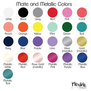 Op de afbeelding: Een kleurenkaart met matte en metallic kleuren. De kaart bevat kleuren als wit, zwart, grijs, rood, roze, koraal, perzik, oranje, geel, mint, groen, teal, marine, blauw, paars, lila, zilver, goud, metallic wit, metallic rood, ros&eacute;goud, metallic roze, metallic paars, metallic blauw en metallic teal.