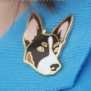 Border Collie Kelpie Tri Colour Hard Enamel Good Dog Pin, Metal Badge, Pet Lover Gift, 3 CM / 1.25 Gold Plating Brooch image 3