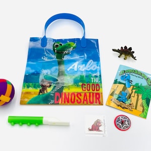 8x Pack Good Dinosaur Goody Bags Pre Made & Filled with Toys, Boys Girls Goodie Bag, Dinosaurier; Ausmalbuch; Querflöte; Kunststoff Puzzle Kugel