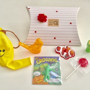 8 x Pack Kids Birthday zoetigheidzakken; Pre gemaakt & gevuld met speelgoed, gevulde zoetigheidzak / buit op zak