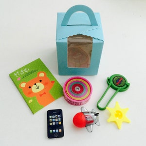 12x Pack Goody Bags Pre Made & Filled with Toys, Boys Girls Goodie Bag, Filled Goody Bag Loot Bag, Light up Toys; Potlood; Gum; Sharpener