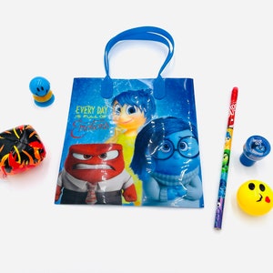 8x Inpakken Inside Out Verjaardag Goody Bags; Pre Made & Gevuld met speelgoed, gevulde goody bag / loot bag