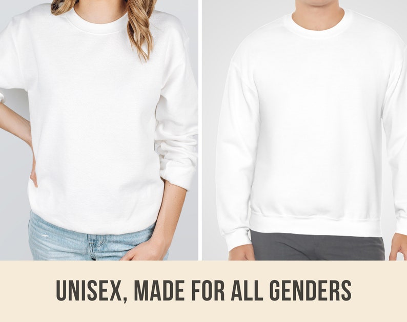 Pode incluir: Uma camiseta branca unissex de manga comprida e gola redonda. A camiseta &eacute; feita para todos os g&ecirc;neros.