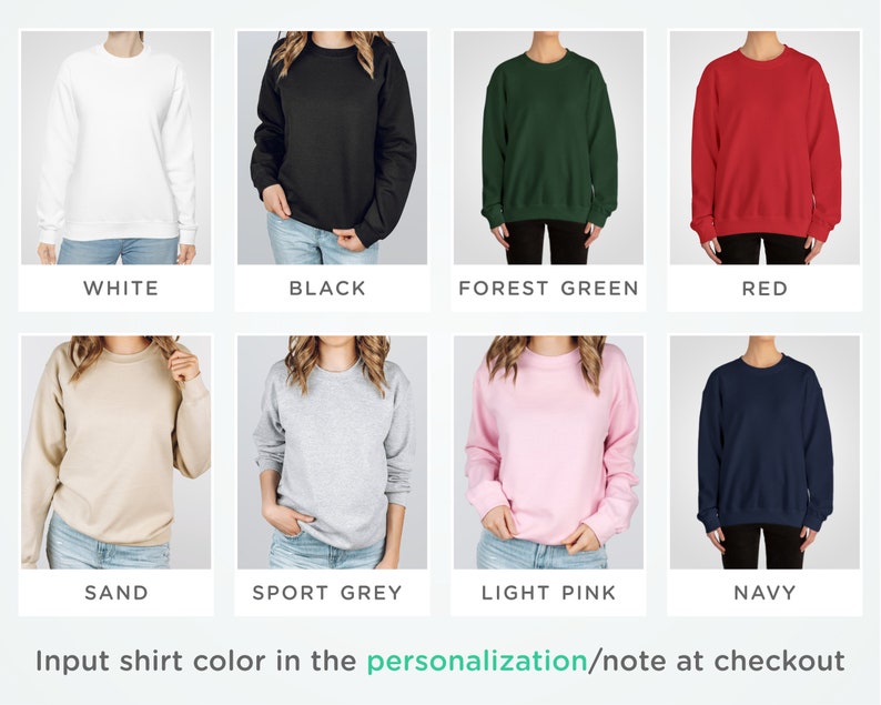 Pode incluir: Uma sele&ccedil;&atilde;o de sweatshirts de gola redonda em v&aacute;rias cores, incluindo branco, preto, verde floresta, vermelho, areia, cinza esportivo, rosa claro e azul marinho.  Insira a cor da sweatshirt na personaliza&ccedil;&atilde;o/nota no checkout.