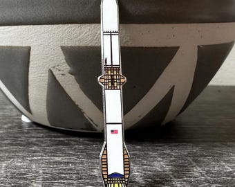 Épinglette en émail pour le lancement du nouveau véhicule Glenn