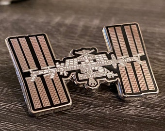 Épinglette en émail de la Station spatiale internationale (ISS)