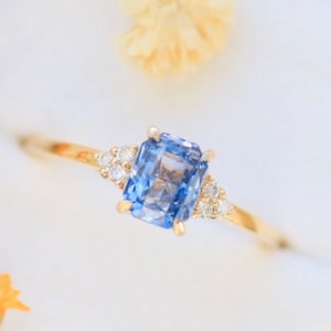 Ceylon Blue Sapphire Ring: 14k Yellow Gold, Diamond Accents