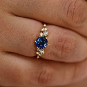 Unique Sapphire Cluster ring, Blue Sapphire Engagement Ring, Round Sapphire Ring,Ceylon Sapphire Ring, 14k Gold 6 mm Sapphire Ring image 3