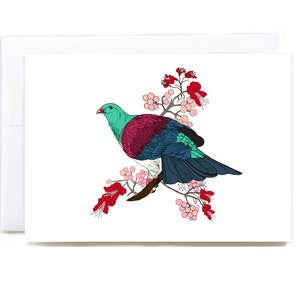 Kereru und Native NZ Puriri Blumen
