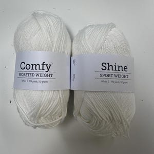 Biała włóczka - Knit Picks 2 motki - Wygodna włóczka worsted + błyszczące miejsce, wyprzedaż Yarn Destash